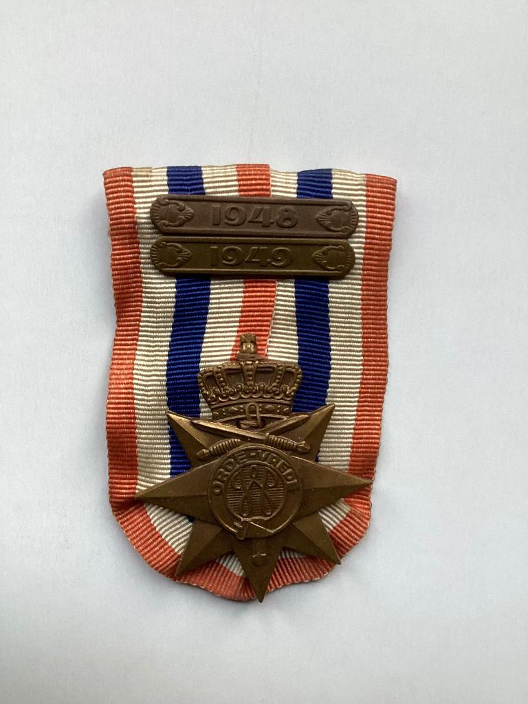 Medaille Orde en Vrede: 1948-1949., Ophalen of Verzenden, Overige soorten, Nederland, Embleem of Badge