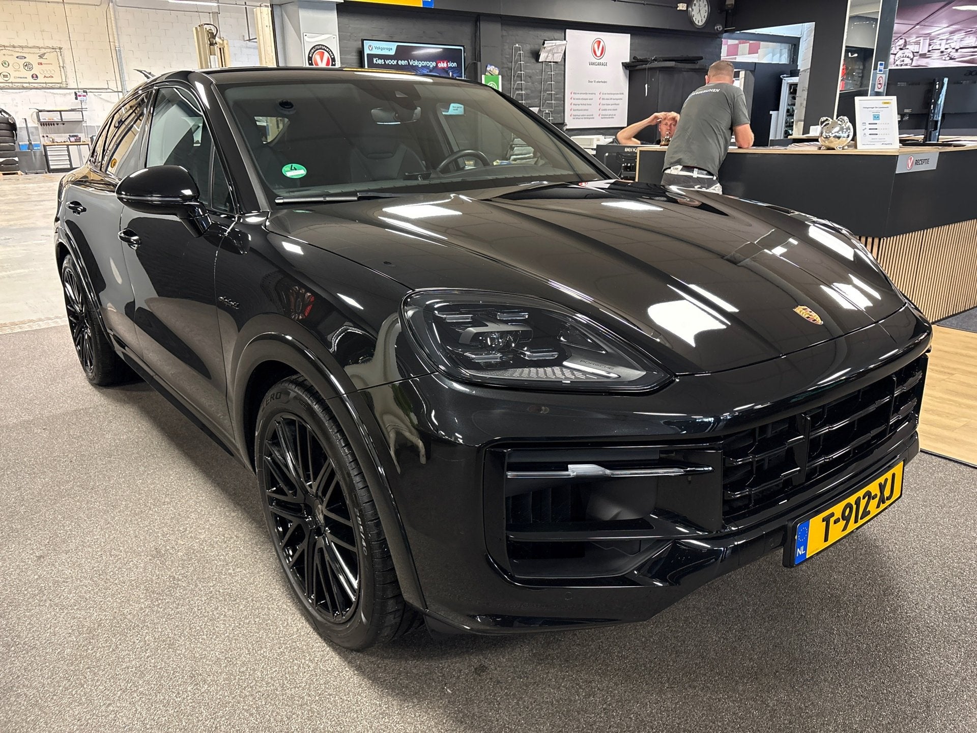 Porsche Cayenne coupe 3.0 E-Hybrid/sport chrono/sport design, Automaat, Gebruikt, 2995 cc, Zwart