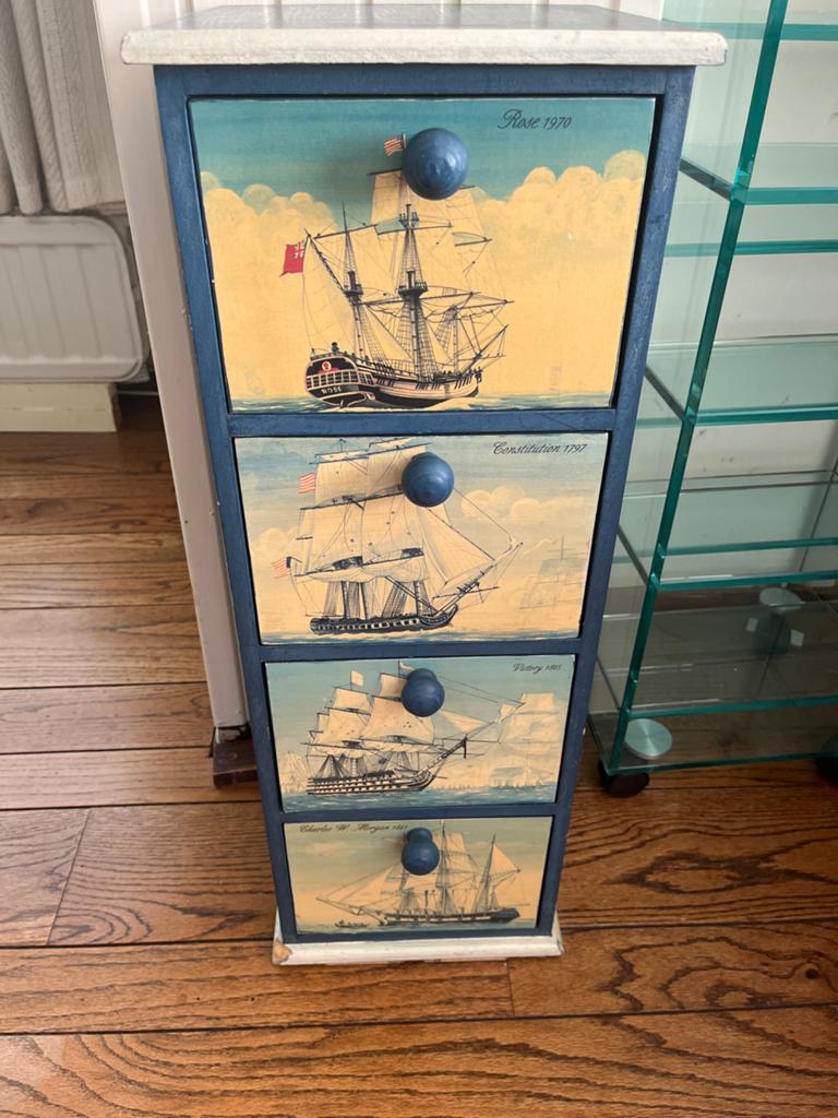Decoratieve ladekast met scheepsmotieven, Ophalen, Minder dan 50 cm, Gebruikt, 3 of 4 laden