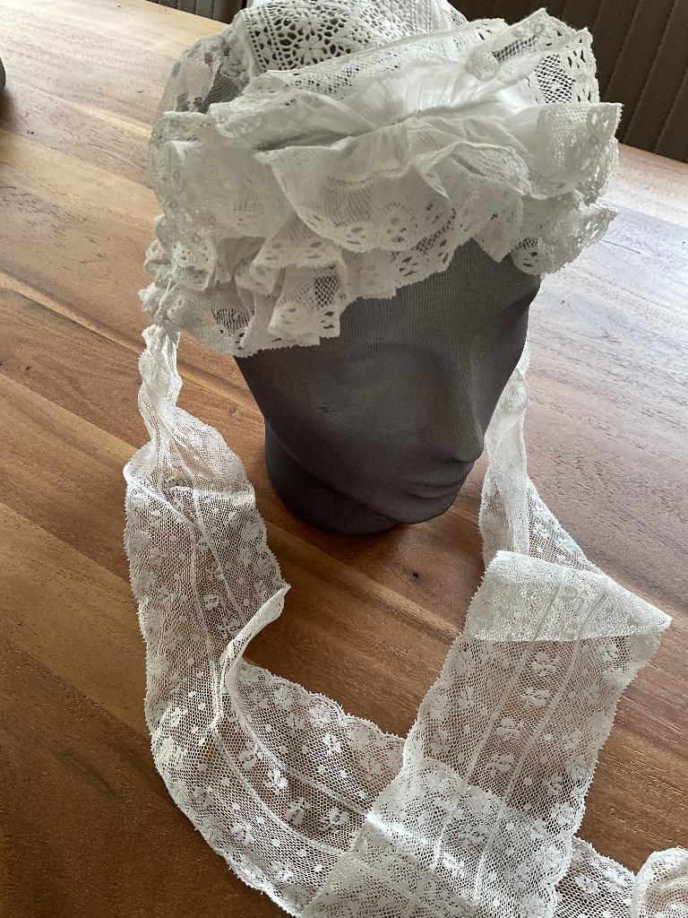 Antieke klederdracht muts ( uit Frankrijk) uniek exemplaar, Antiek en Kunst, Ophalen of Verzenden, Dames, Onbekend