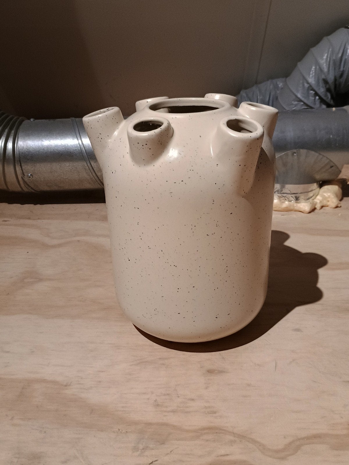 Nieuwe Hema tulpenvaas beige, Huis en Inrichting, Ophalen, Nieuw, Beige, Steen/keramiek