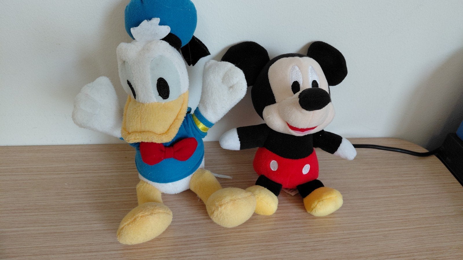 2 Disney knuffels, Ophalen of Verzenden, Mickey Mouse, Zo goed als nieuw, Beeldje of Figuurtje