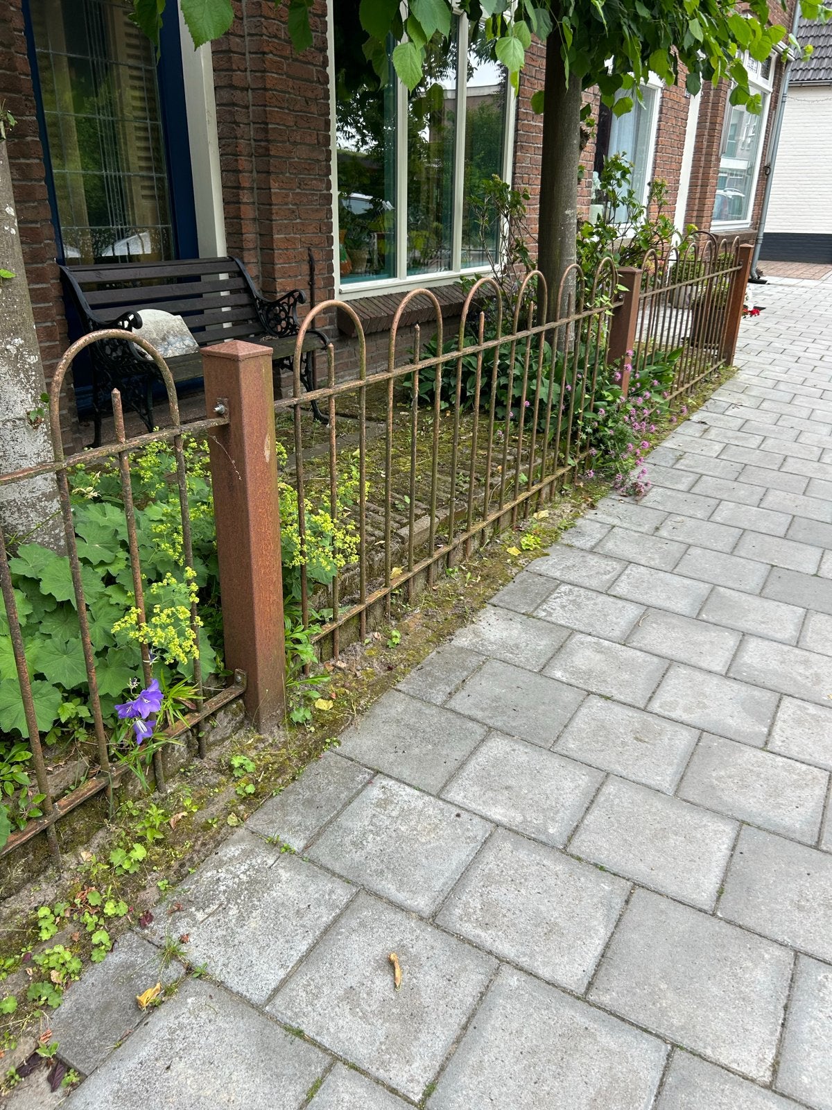 Gezocht: Smeedijzeren hekwerk met looppoortjes, Met poort, Gebruikt, Ophalen of Verzenden, Sierhekwerk
