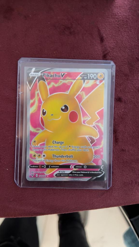Pikachu V Full Art 170/185 - Vivid Voltage - Near Mint, Ophalen of Verzenden, Zo goed als nieuw, Losse kaart, Foil