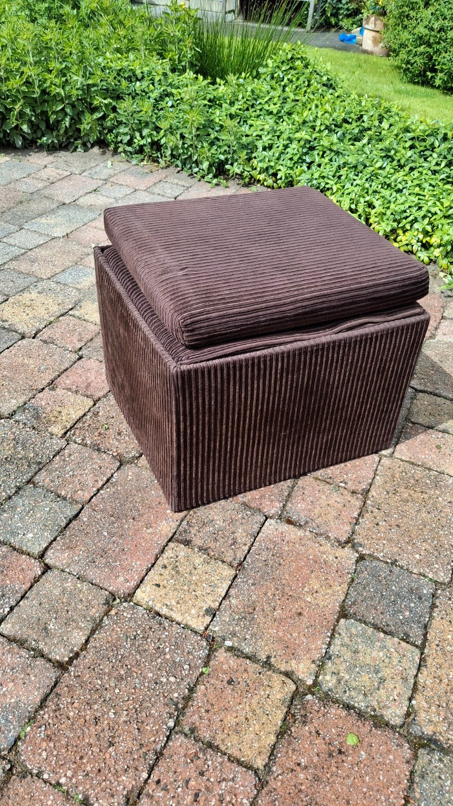 Bruine ribstof poef met opbergruimte. 50x50, Ophalen, Overige materialen, Gebruikt, 50 tot 100 cm