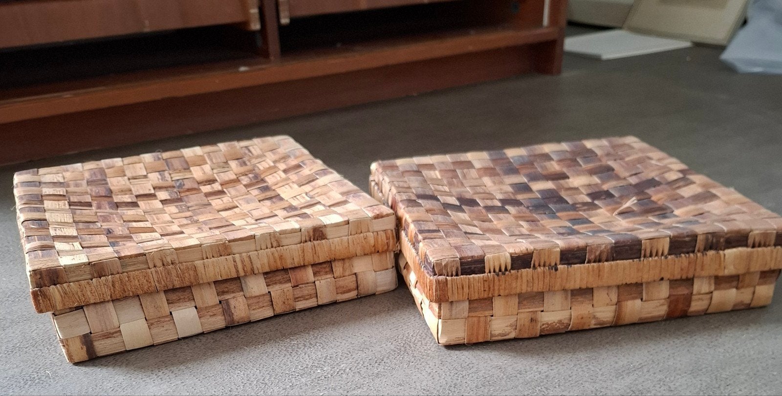 Leuke mandjes uit Indonesië, Huis en Inrichting, Woonaccessoires | Schalen en Manden, Gebruikt, Mand, Handgemaakt, Ophalen of Verzenden