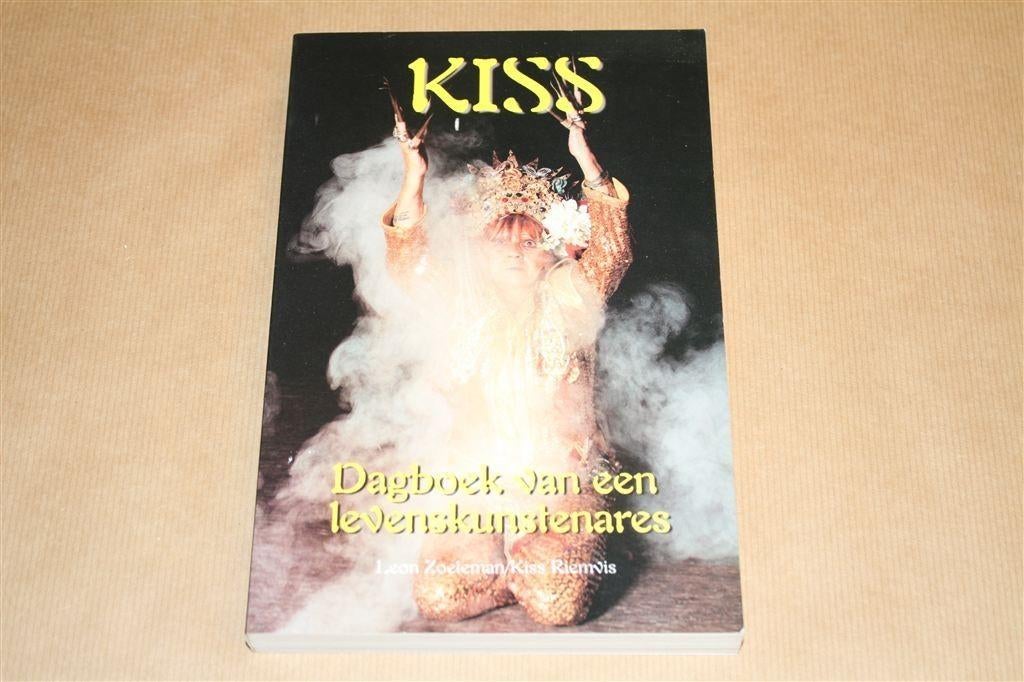 Kiss. Dagboek van een levenskunstenares., Ophalen of Verzenden, Zo goed als nieuw, Overige onderwerpen, Achtergrond en Informatie