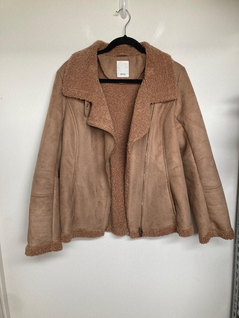 Brax Oslo teddy vegan leather korte winterjas maat 38 bruin, Info@brax.com, Bruin, Zo goed als nieuw, Brax Netherlands B.V.