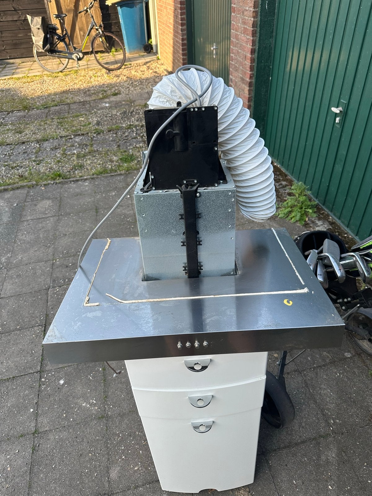 Gebruikte afzuigkap - Werkt prima, mist roosters en kap, Ophalen, Gebruikt, Inbouw, Onderbouw afzuigkap