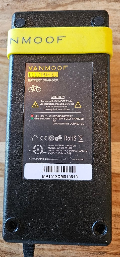 VanMoof Electrified Battery Charger (originele oplader), Fietsen en Brommers, Ophalen of Verzenden, Zo goed als nieuw