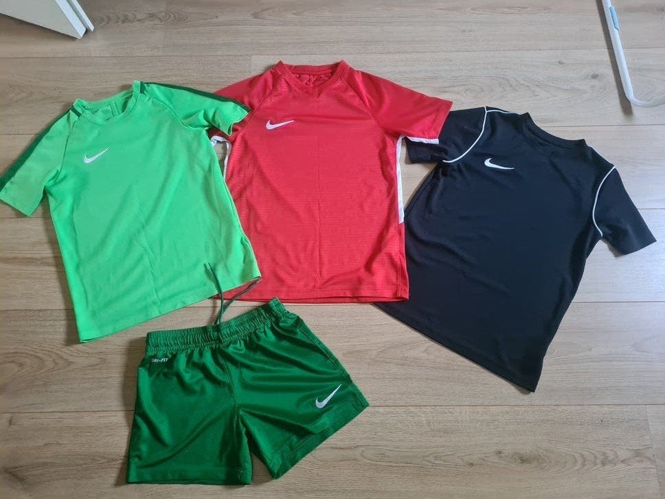Nike Dri-Fit  kledingpakket 128/137 en 137/147, Gebruikt, Sport- of Zwemkleding, Ophalen of Verzenden, Nike