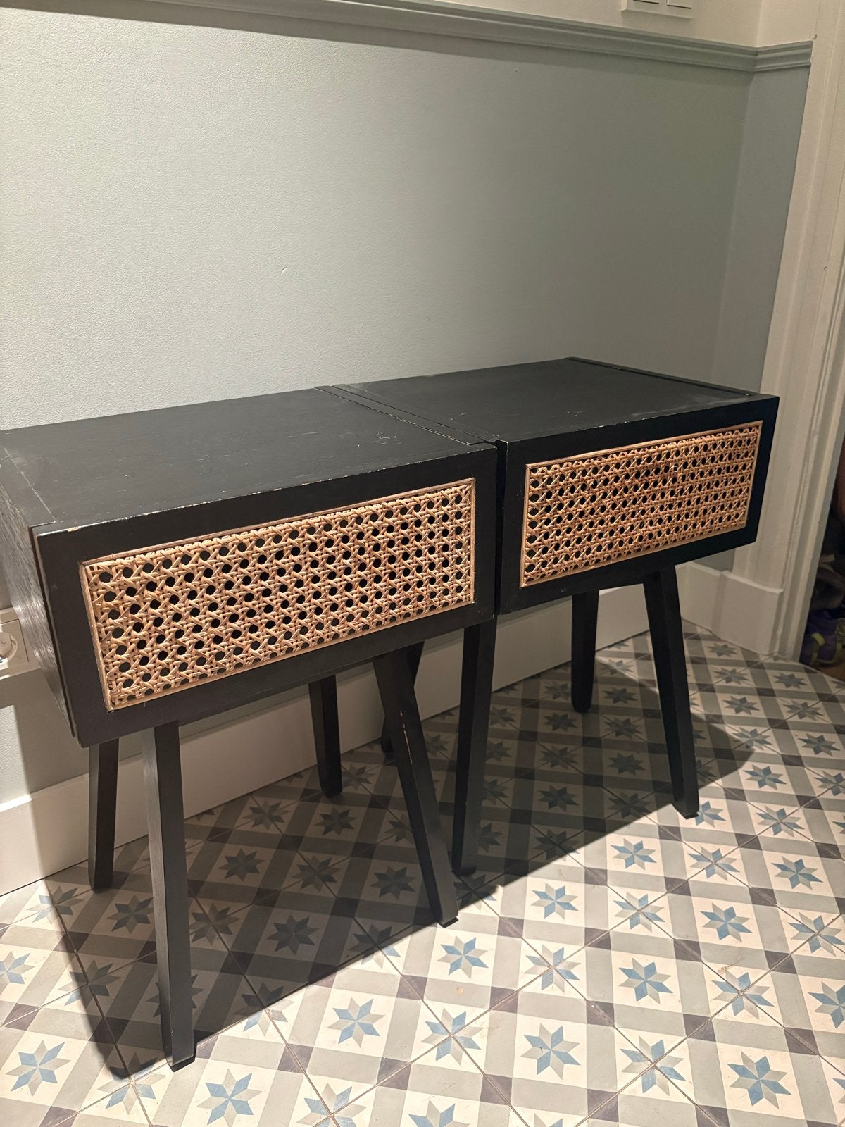Twee HM Home nachtkastjes met rotan details, Ophalen, Gebruikt, 55 tot 70 cm, 45 tot 65 cm