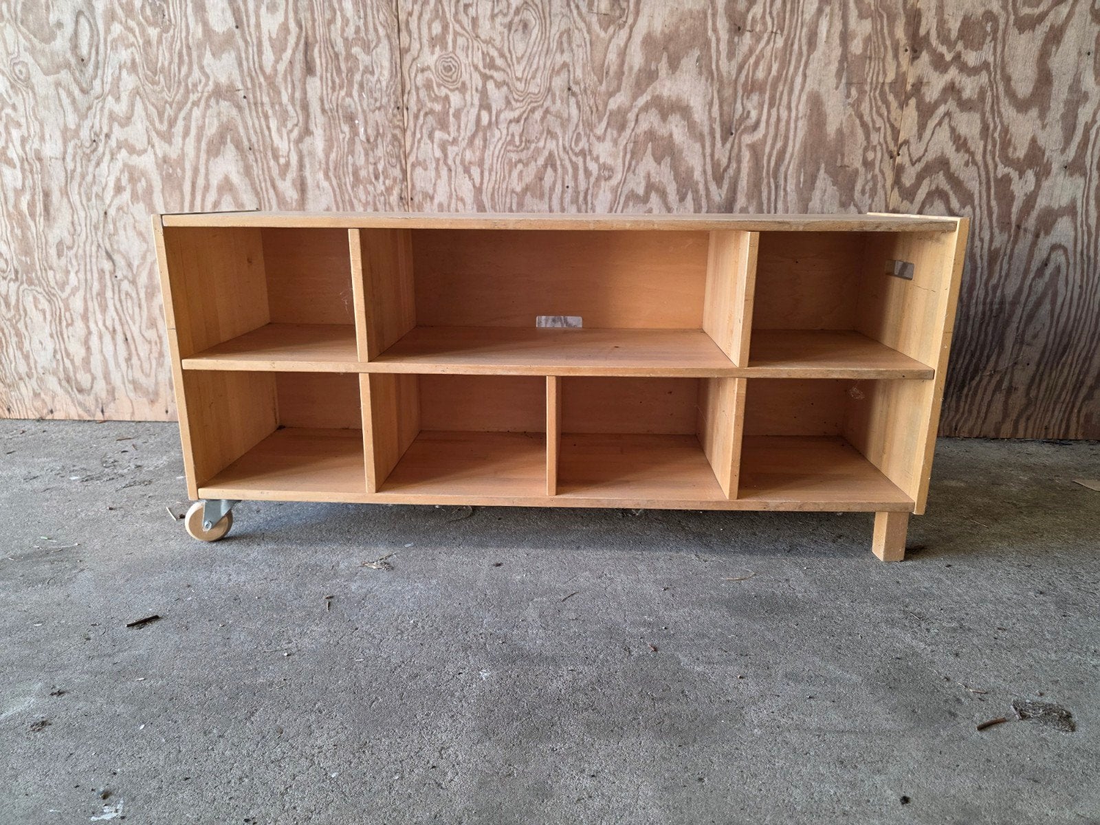 Houten TV-meubel  met Vakken en Wieltjes, Gebruikt, 100 tot 150 cm, Ophalen of Verzenden, Minder dan 100 cm