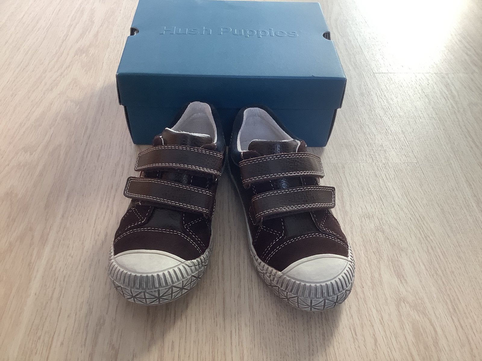 NIEUW mooie bruine schoenen van Hush Puppies maat 30, Schoenen, Nieuw, Ophalen of Verzenden, Jongen