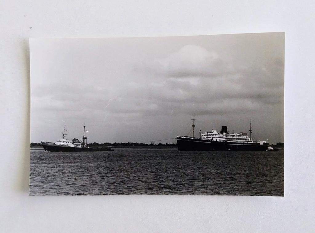 Zwarte Zee met de Cicilia ex Jan Backx op sleep., Ophalen of Verzenden, Kaart, Foto of Prent