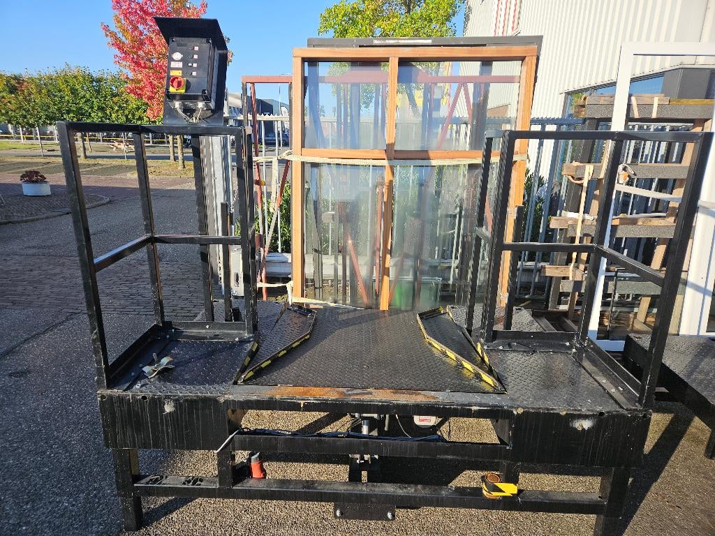 2 Stuks LS Loading System Dock levellers hydraulisch ( 049 ), Ophalen, Gebruikt, Nb, Nb