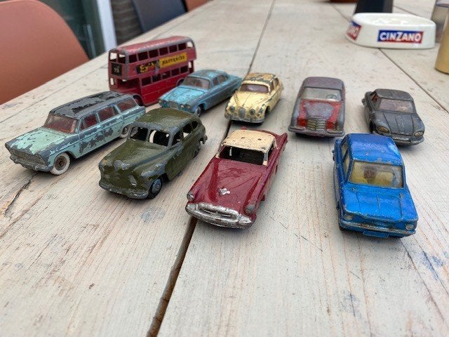 6 oude Dinky Toys en 3 oude Corgi Toys / jaren 50-60, Ophalen of Verzenden