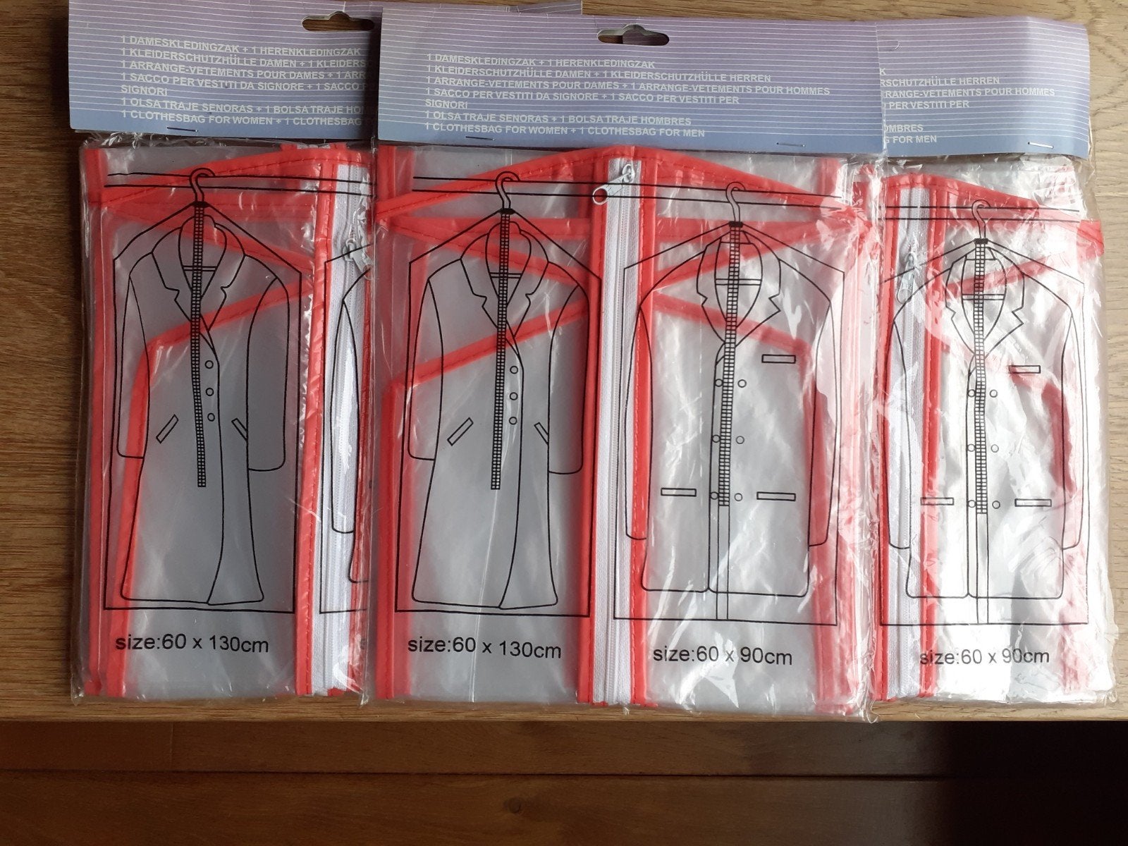 Kledinghoezen voor dames en heren (2 stuks), Kleding | Dames, Kledinghangers, Ophalen of Verzenden, Metaal