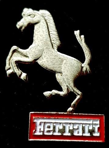 Ferrari pin- grote maat en met tekst-gelakt, Verzenden, Nieuw, Transport, Speldje of Pin