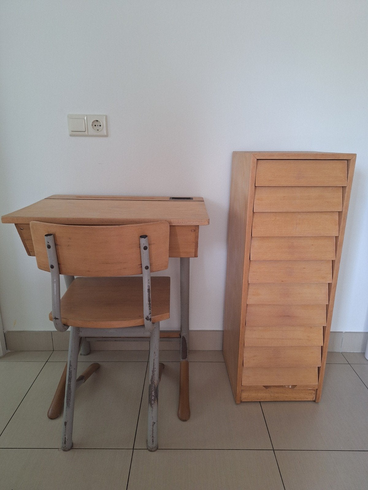 Vintage kinderbureau met stoel en ladekast, Ophalen
