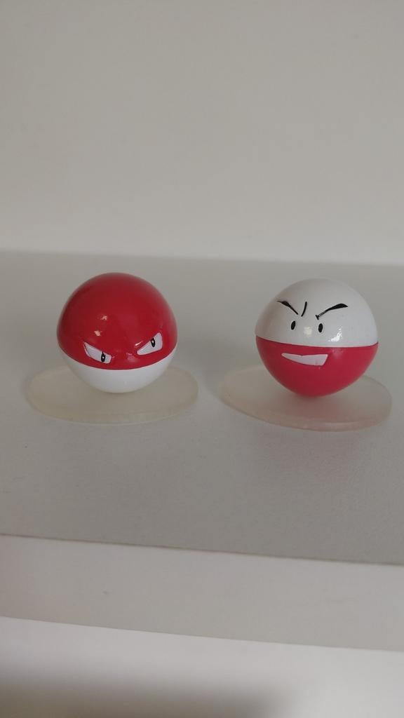 Pokémon poppetjes tomy Electrode en Voltorb, Ophalen of Verzenden, Zo goed als nieuw