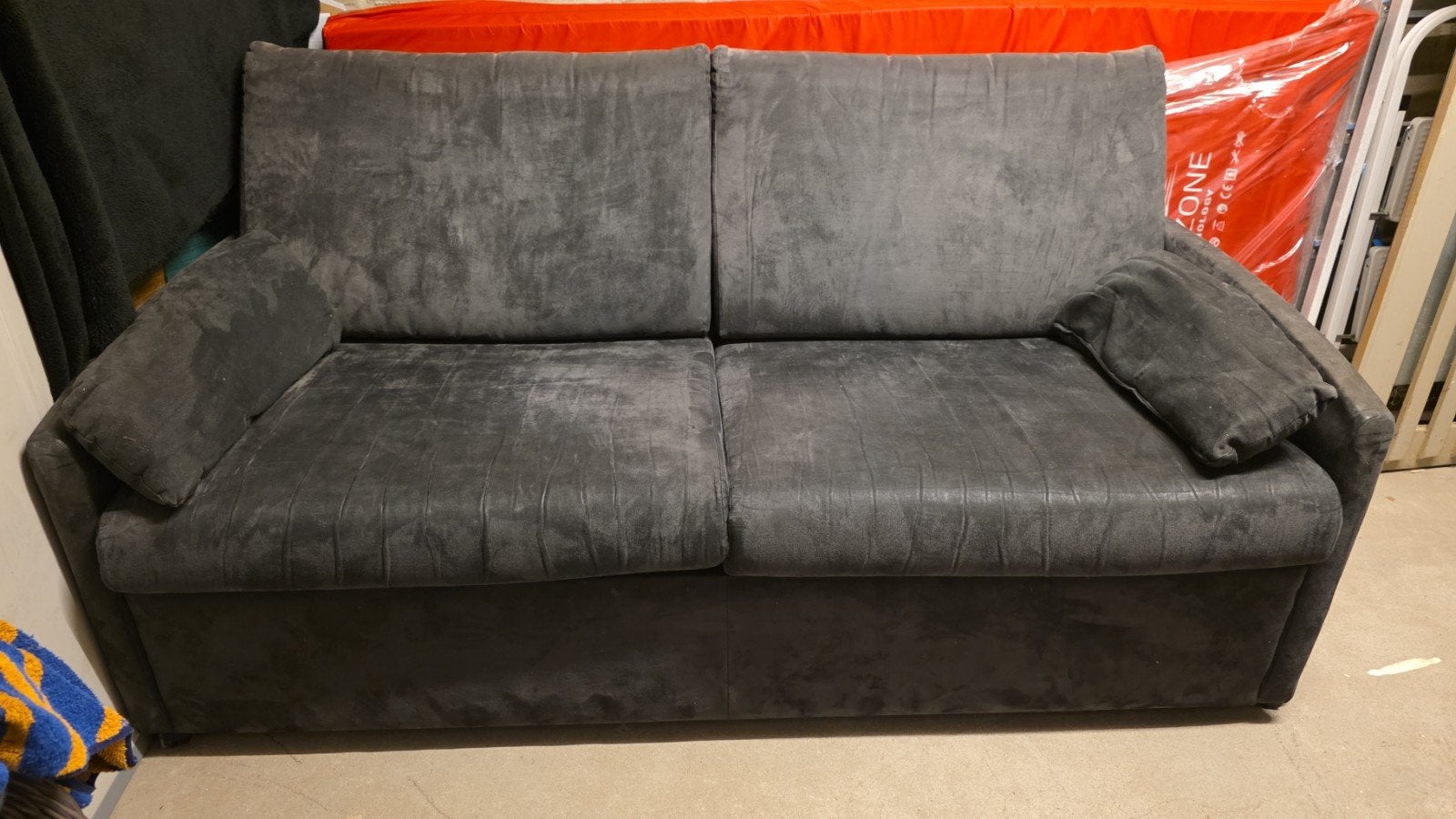 Comfortabele grijze tweezitsbank/slaapbank, Ophalen, Gebruikt, 150 tot 200 cm, Tweepersoons