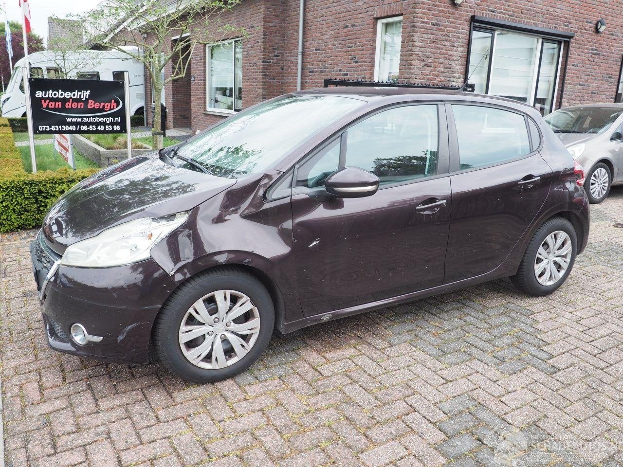 Peugeot 208 1.2 Vti active (bj 2013), Auto diversen, Webaccessibility@stellantis.com, Bruin, Stellantis N.V., Handgeschakeld