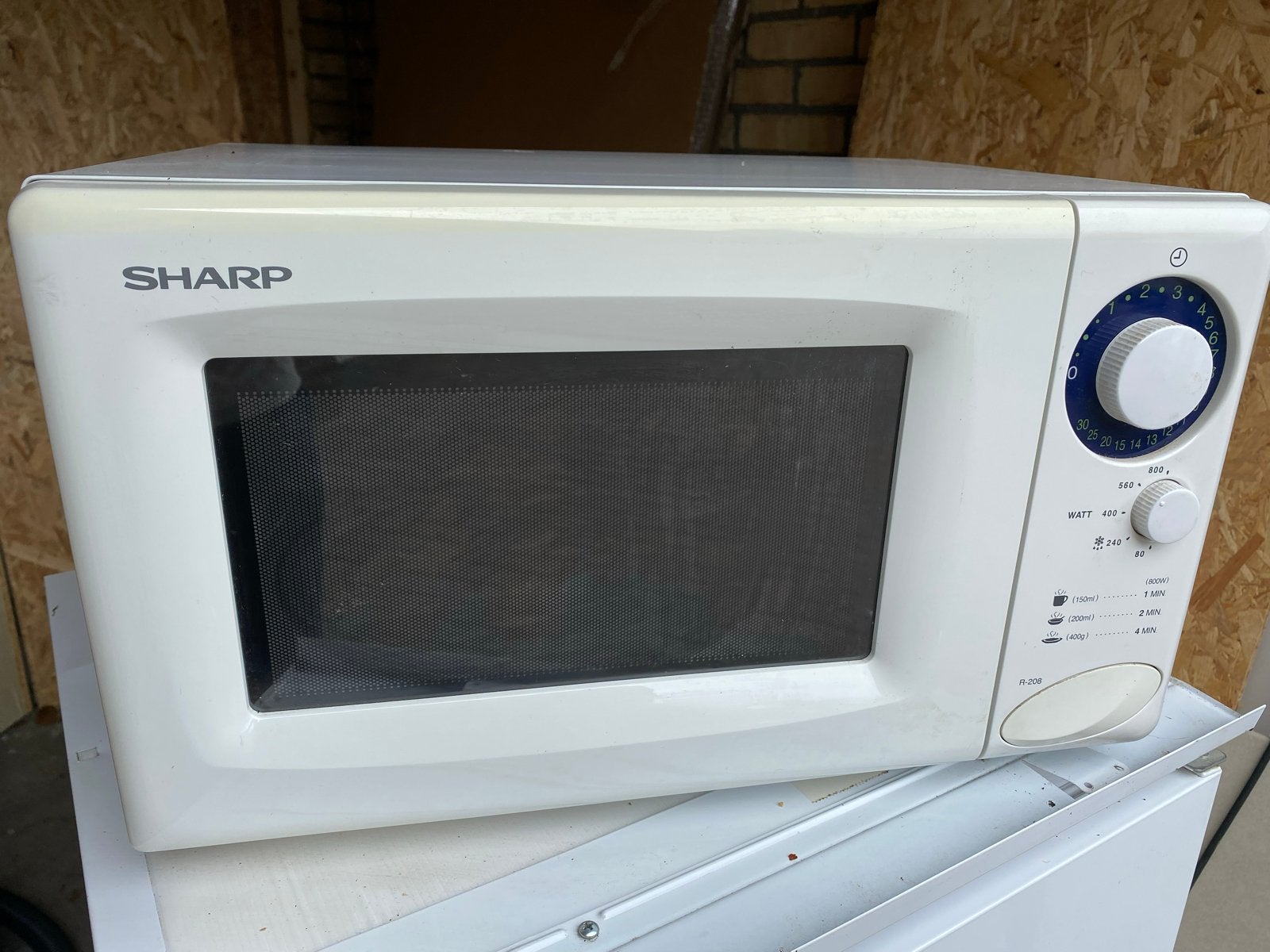 Sharp Magnetron R-208 - Wit, met draaiplateau, Ophalen, Gebruikt, Magnetron, Draaiplateau
