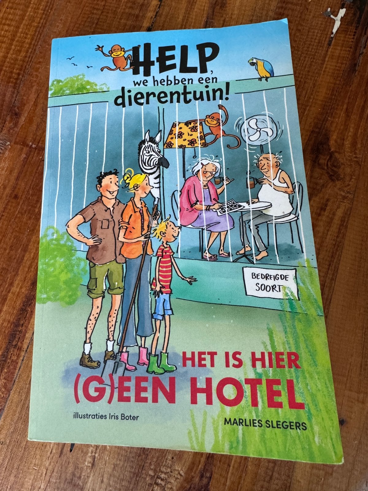 Boek het is hier (g)een hotel, Ophalen of Verzenden, Zo goed als nieuw, Fictie algemeen