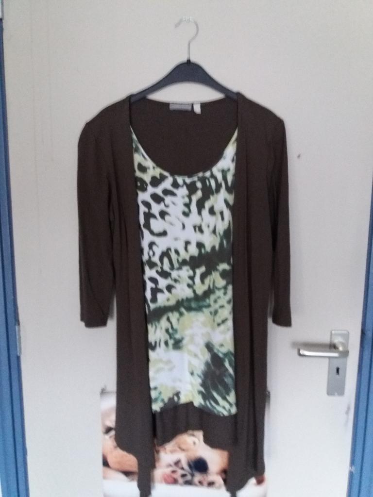 Een leger-groene tuniek, met driekwart mouwen., Maat 38/40 (M), Ophalen of Verzenden, Zo goed als nieuw, Setter.