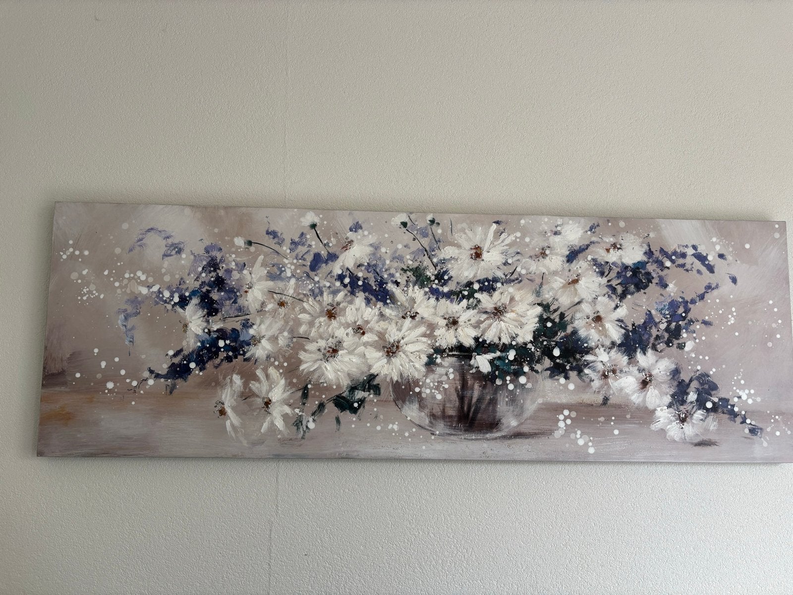 Schilderij met witte en blauwe bloemen in vaas, Ophalen, Zo goed als nieuw, Schilderij, 75 tot 100 cm