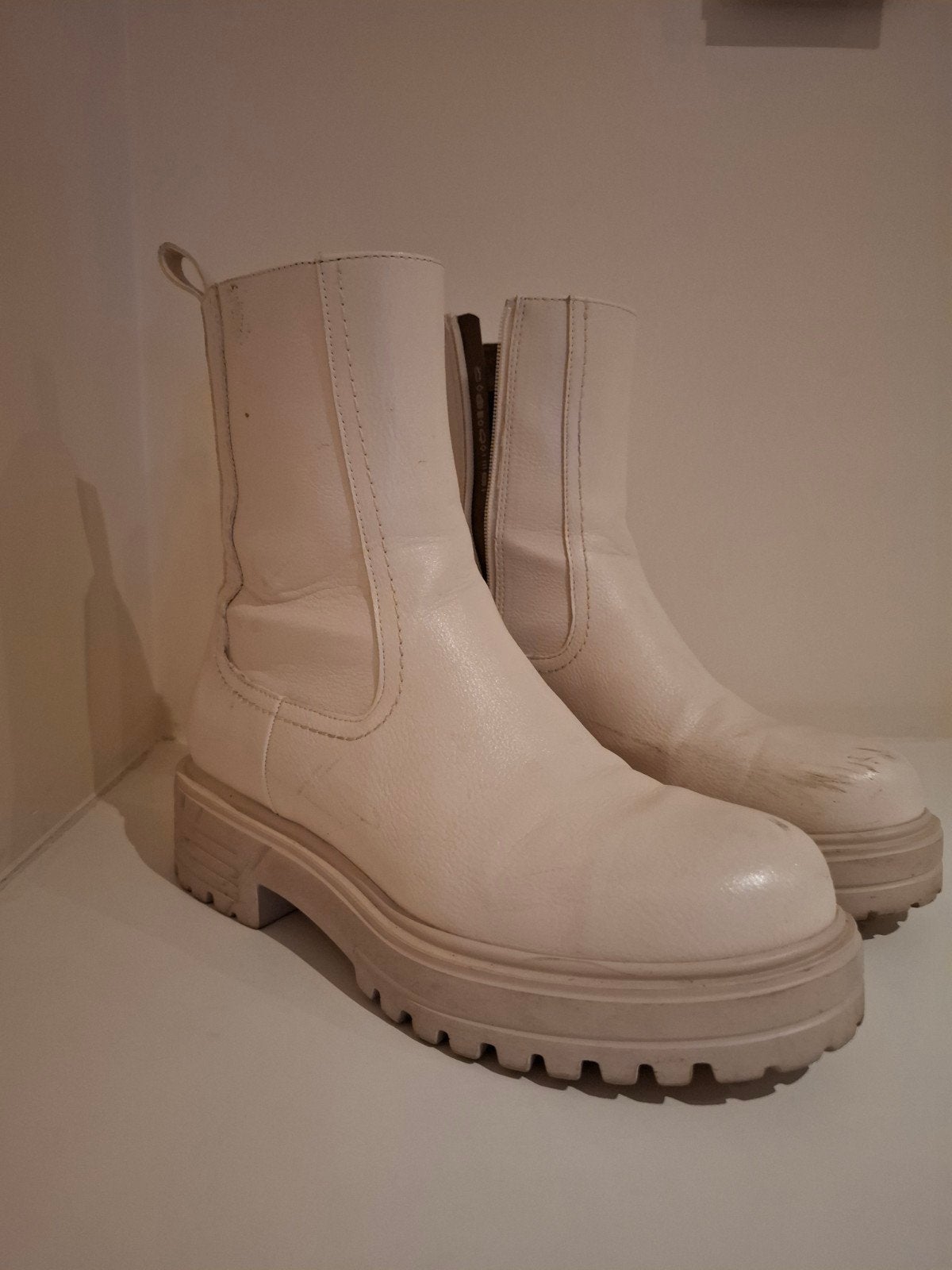 Crèmekleurige laarzen maat 39, Oxmox, Beige, Lage of Enkellaarzen, Ophalen of Verzenden