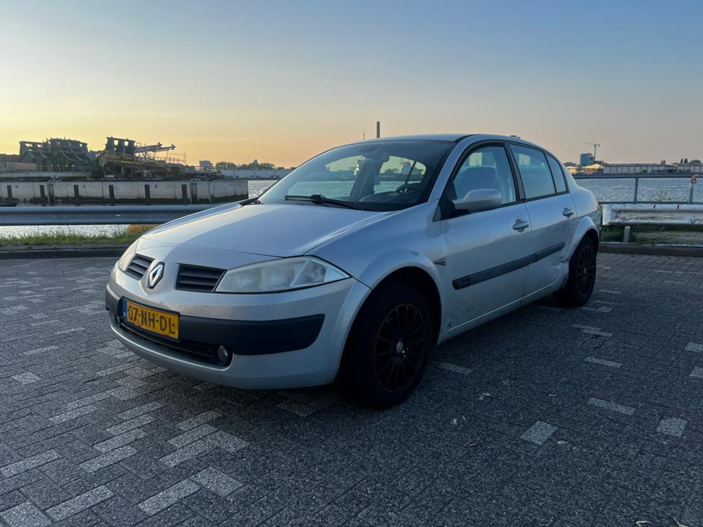 Renault Mégane 1.6 16V Sedan Autbas Euro4 2003 Grijs, Auto's, Renault, Voorwielaandrijving, 4 cilinders, Sedan, 1300 kg
