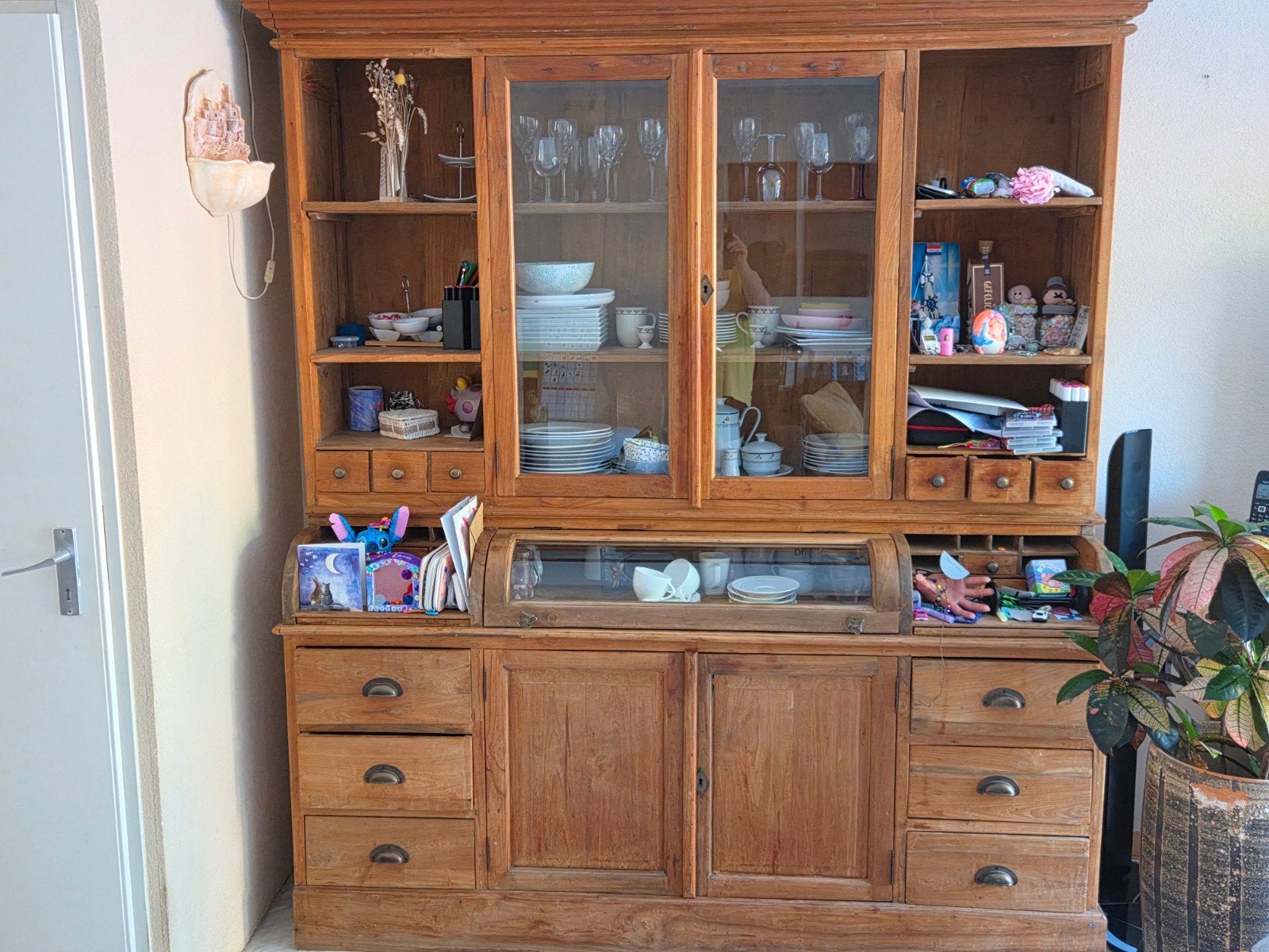 Antieke houten buffetkast met vitrine, Ophalen of Verzenden