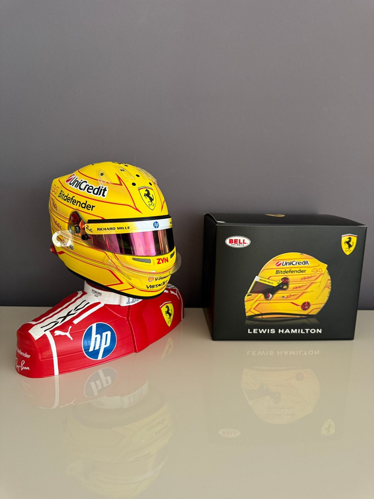 Barcelona 2026 1:2 Helm + Buste Lewis Hamilton Ferrari F1, Ophalen of Verzenden, Zo goed als nieuw, Formule 1