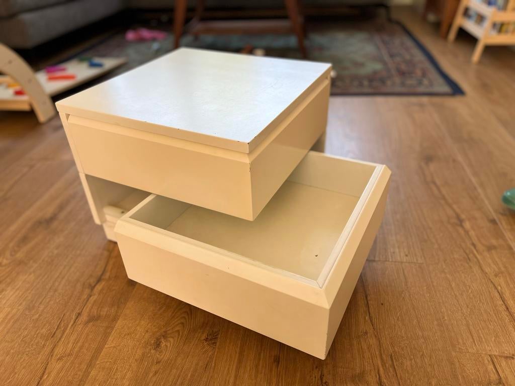 Wit nachtkastje/bijzettafel met twee laden, Ophalen, Minder dan 50 cm, Gebruikt, 1 of 2 laden