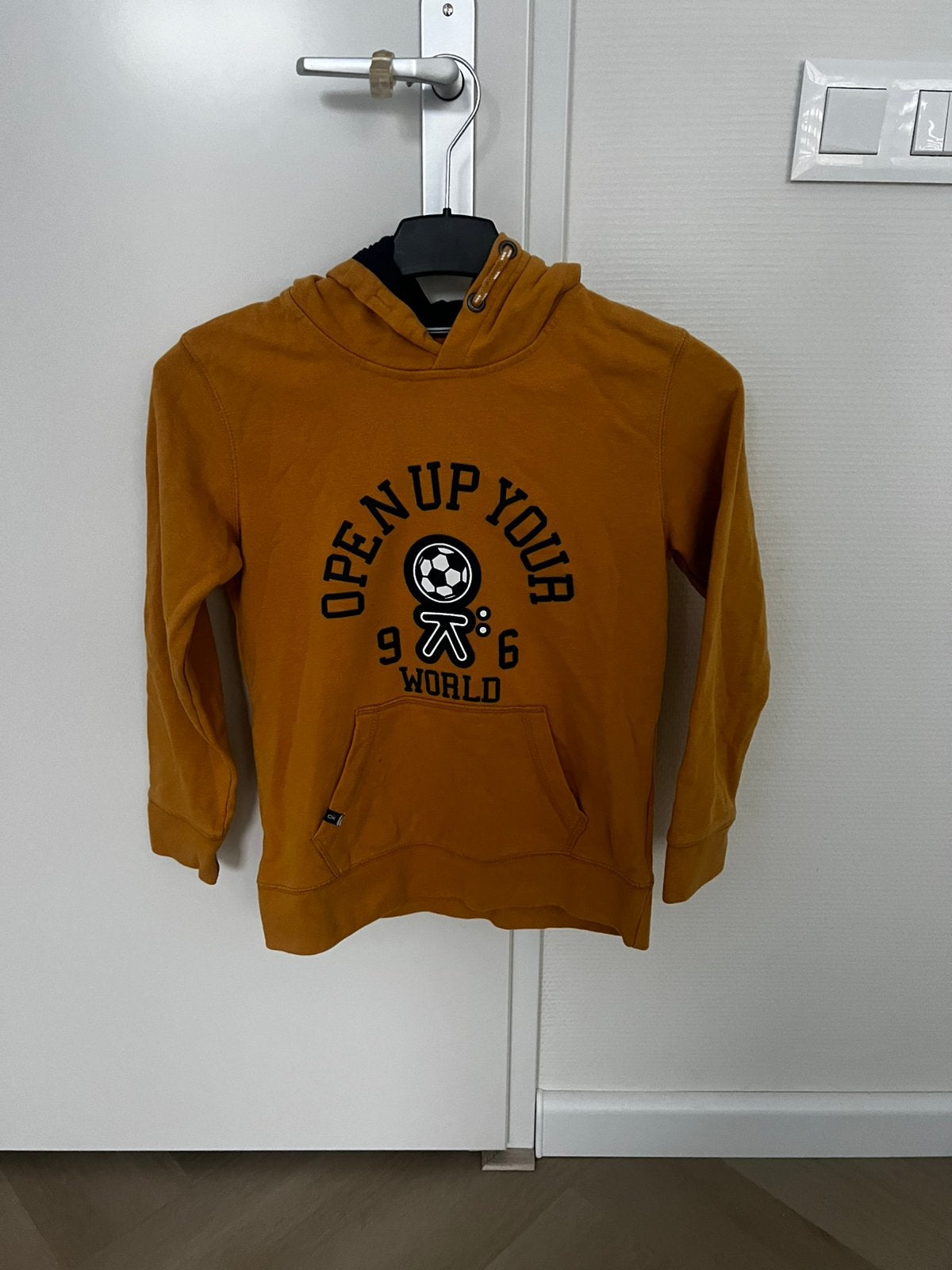 Hoody maat 140, Ophalen of Verzenden, Zo goed als nieuw, Jongen, Trui of Vest