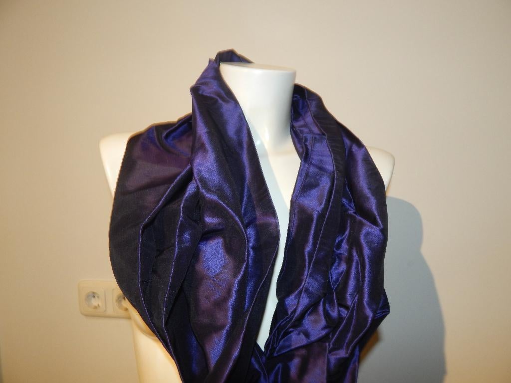 Pauw zijde shawl apart model kan met knoop dicht paars, Kleding | Dames, Mutsen, Sjaals en Handschoenen, Maat 38/40 (M), Verzenden
