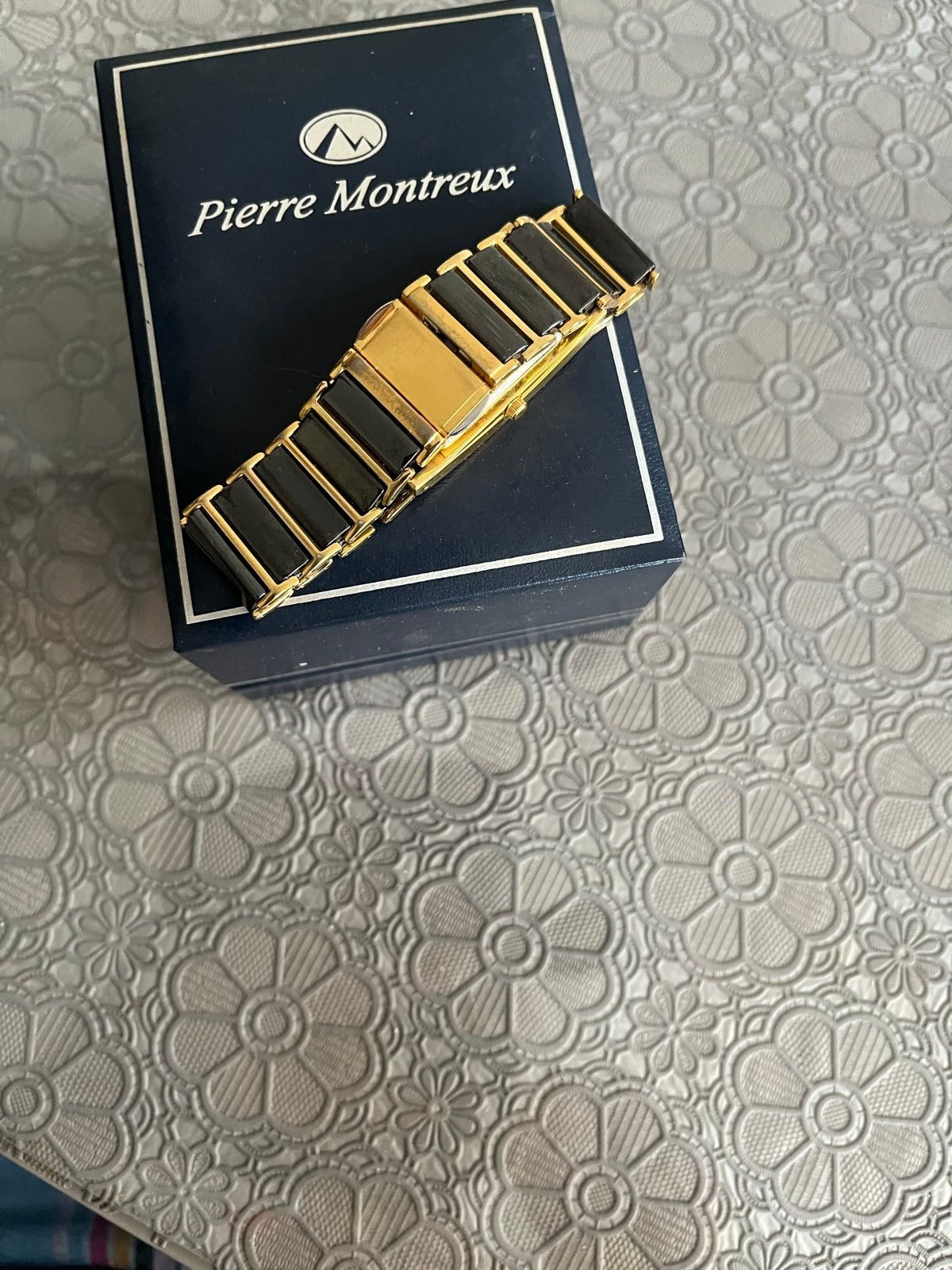 Pierre Montreux Horloge Goudkleurig met Zwarte Schakels, Overige merken, Overige materialen, Polshorloge, Ophalen of Verzenden