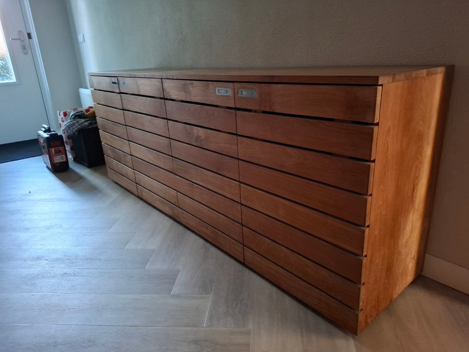 Mooie moderne teak dressoir, Ophalen, Zo goed als nieuw, 25 tot 50 cm