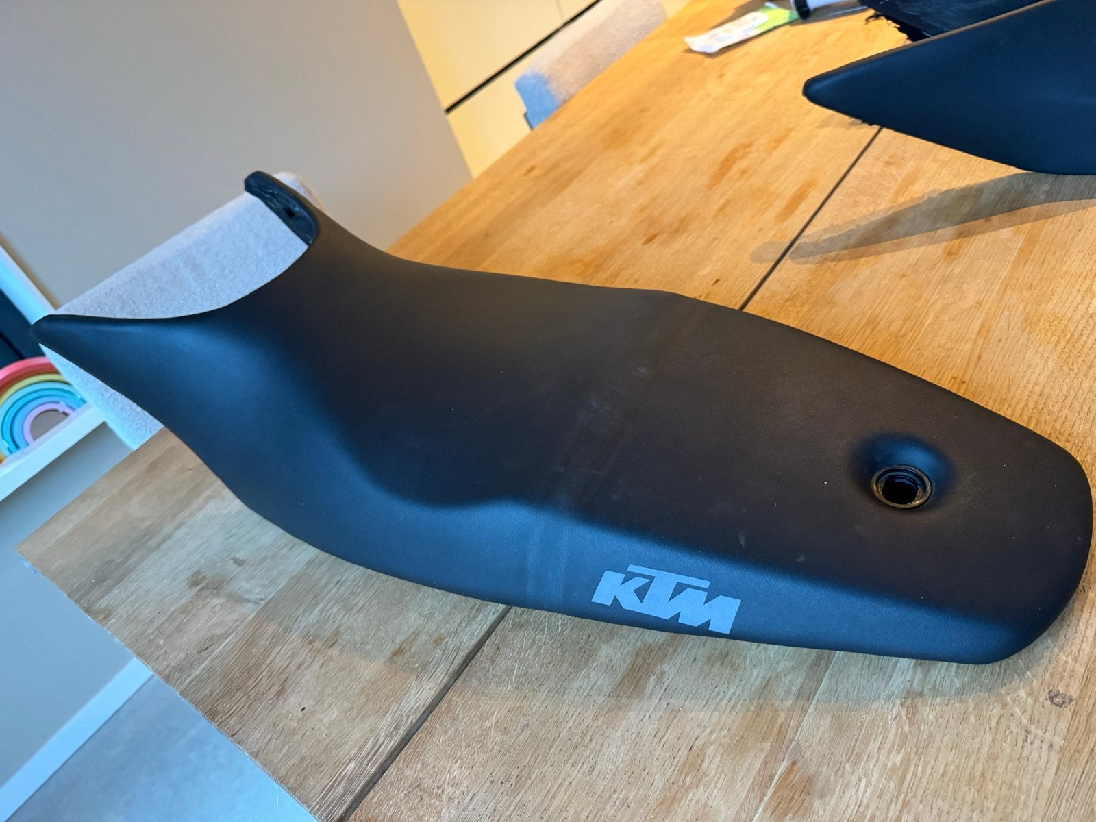 KTM 990 Superduke 2011 Zadel Vulling + Overtrek, Ophalen of Verzenden, Gebruikt