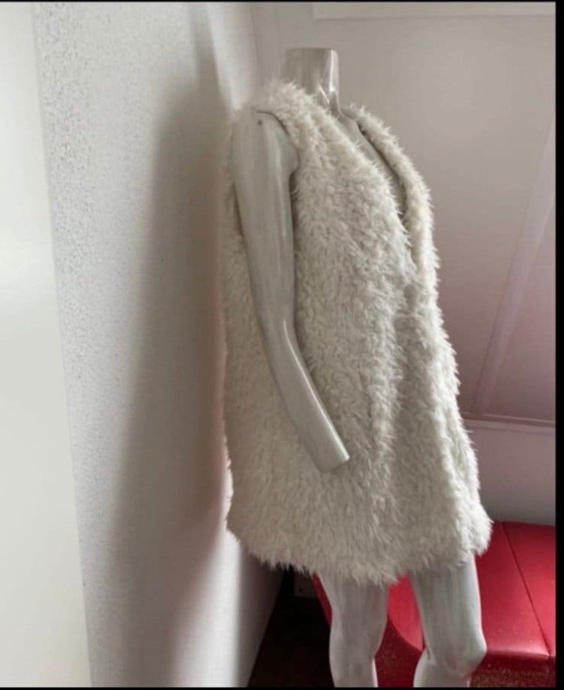 Witte pluizige bodywarmer, Ophalen of Verzenden, Zo goed als nieuw, Maat 38/40 (M), Wit
