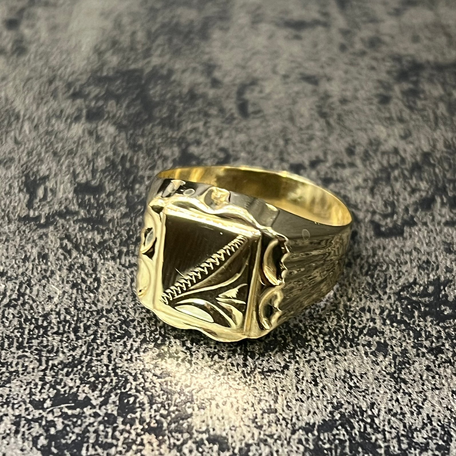 14 karaat gouden ring zegelring prachtig model, Ophalen of Verzenden, Zo goed als nieuw, Goud, Dame