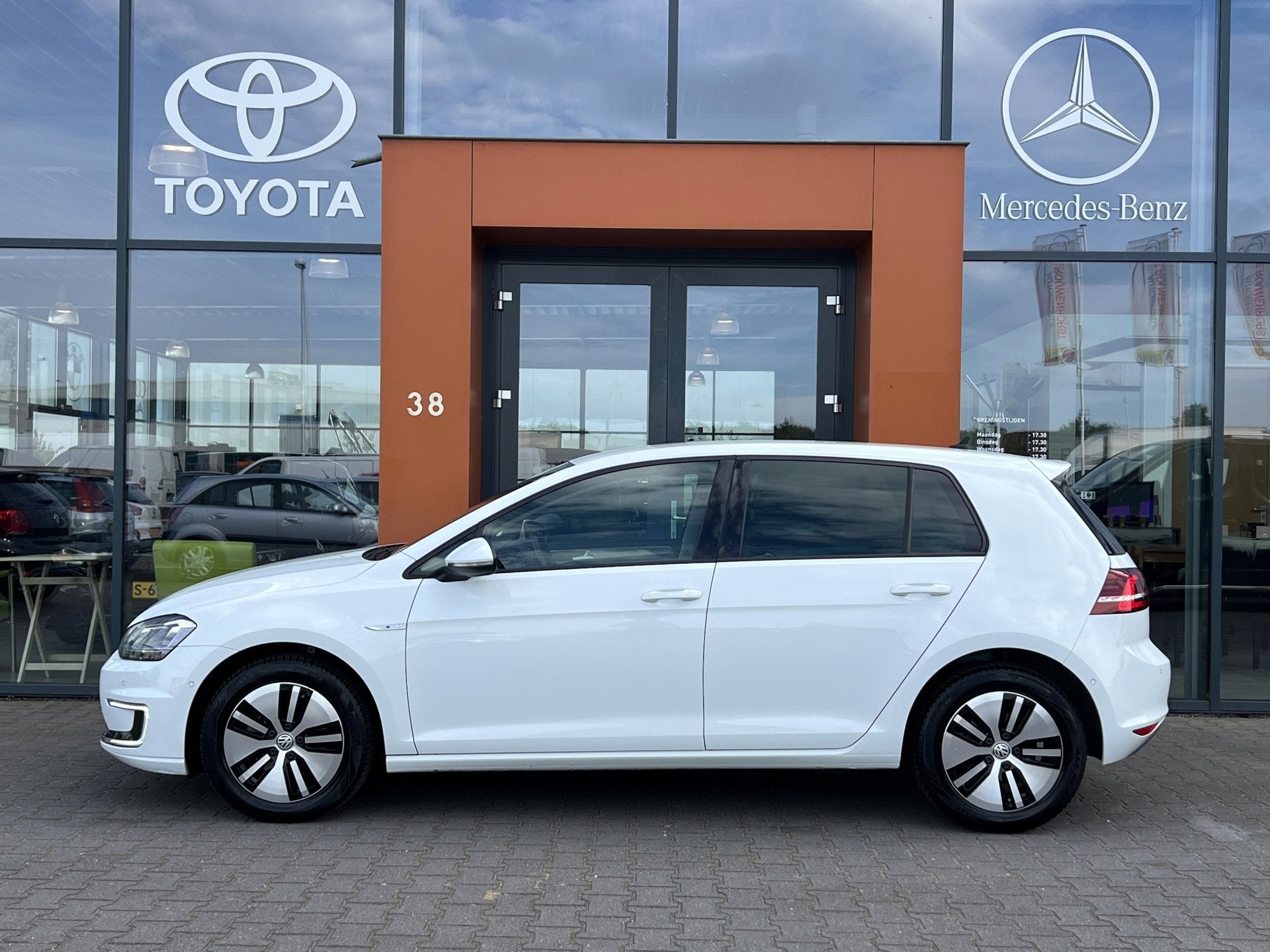 Volkswagen E-Golf |Carplay|Full LED|Leder|Navi|ACC|Dynaudio, Auto's, Gebruikt, 116 pk, Wit, 780 min