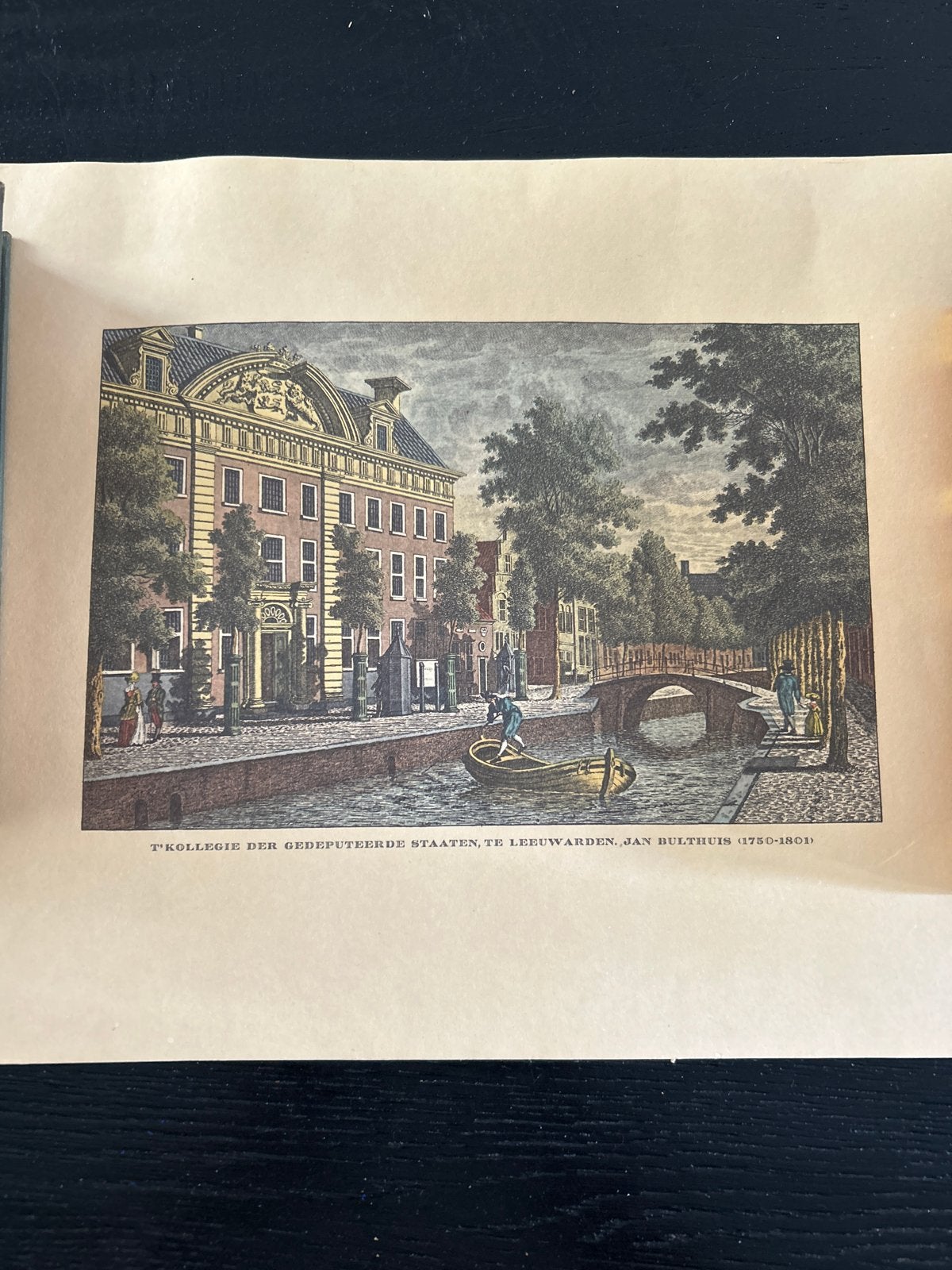 T'Kollegie der Gedeputeerde Staaten, Leeuwarden - Jan Bulthu, Antiek en Kunst, Handgekleurd, Stadsgezicht, Ophalen of Verzenden