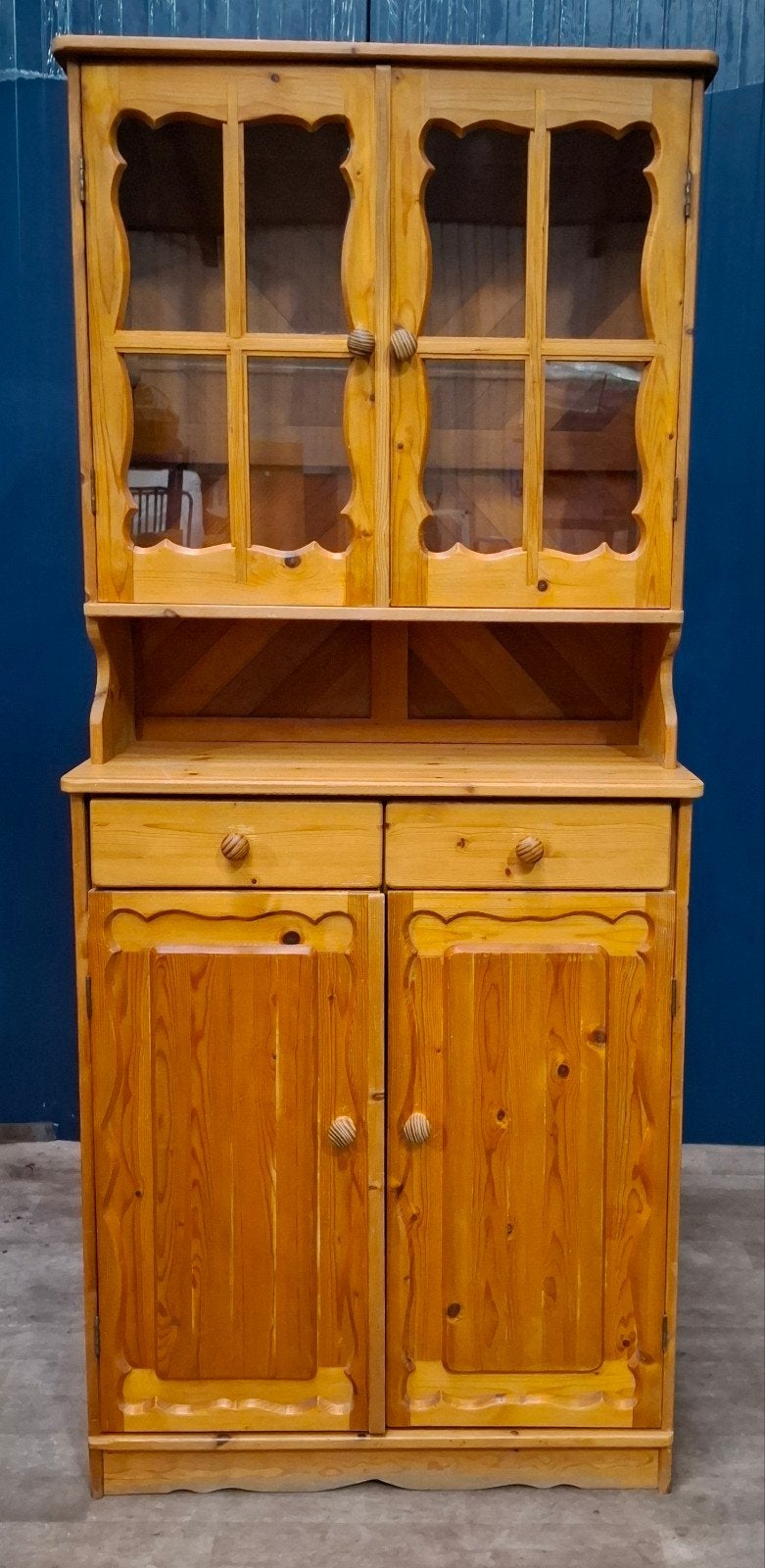 Vintage grenen houten buffetkast met glasplaat, Ophalen, Gebruikt, Vintage, Met lade(s)