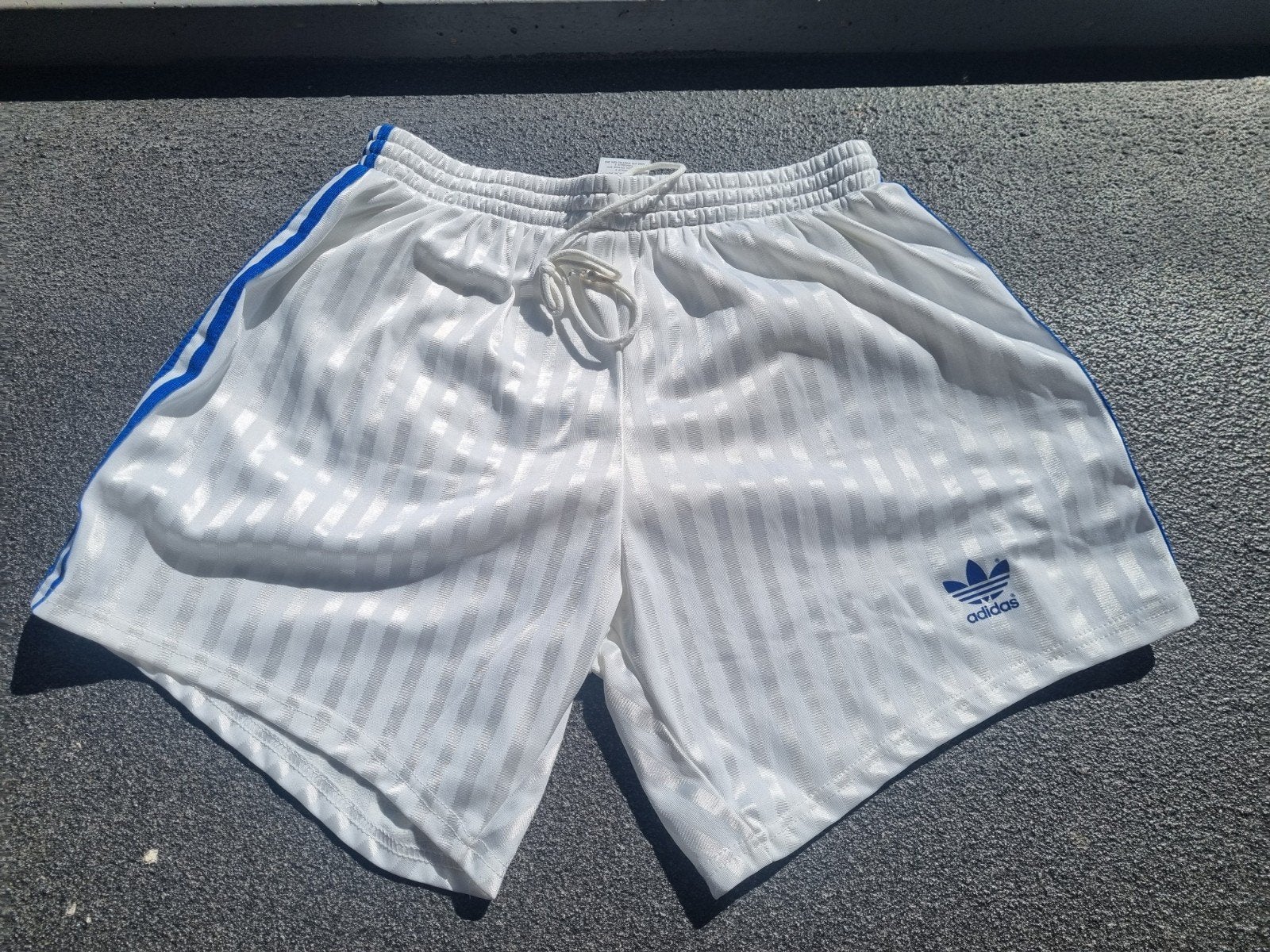 Adidas vintage shorts. Maat M., Kleding | Heren, Sportkleding, Maat 48/50 (M), Wit, Ophalen of Verzenden, Zo goed als nieuw