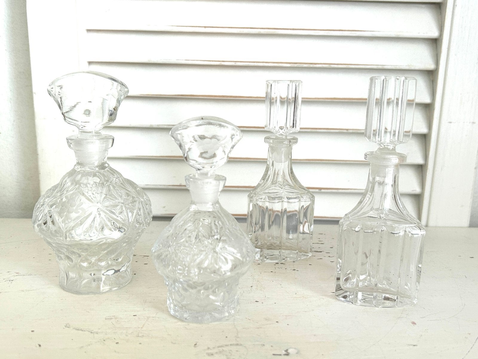 Vier vintage parfumflessen geslepen kristal, Ophalen