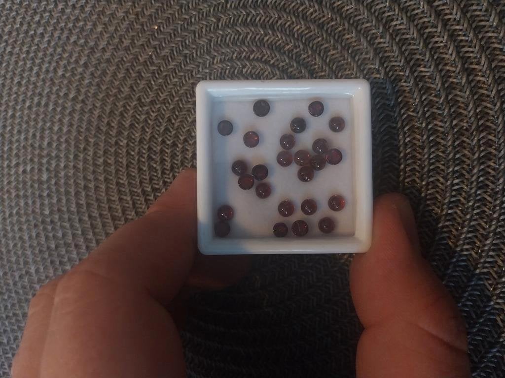 Ronde granaat cabochons edelsmid., Ophalen of Verzenden, Zo goed als nieuw