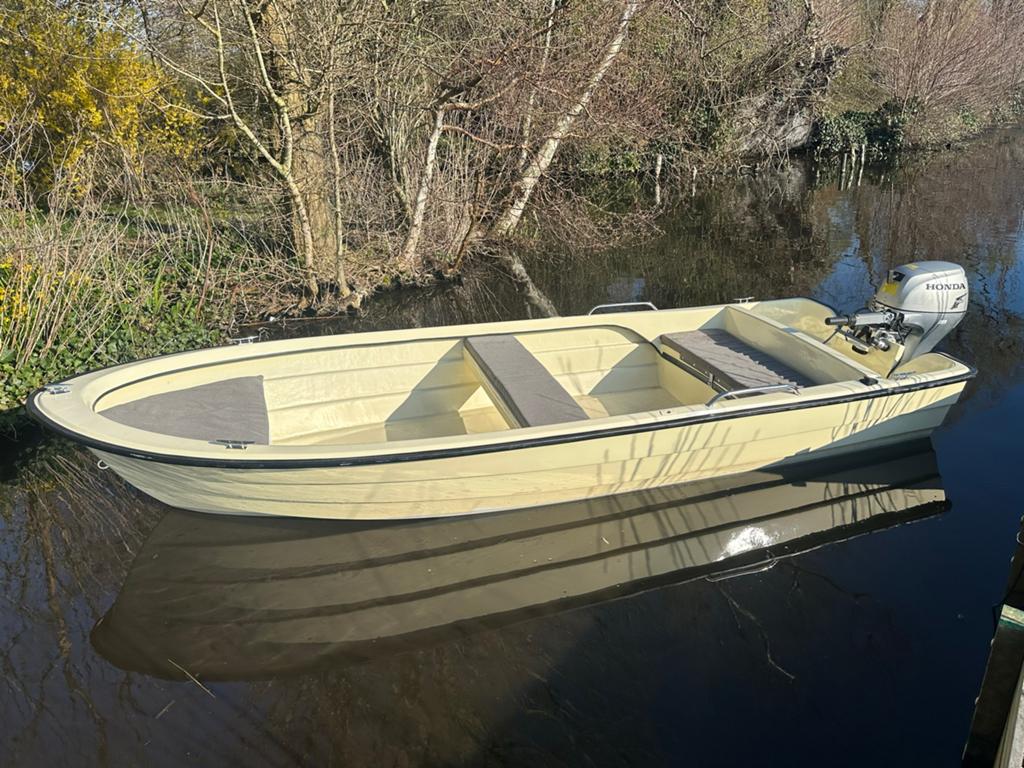 Visboot met Honda 15pk en e start, trim kussens sloep, Watersport en Boten, Ophalen, Gebruikt, Viertaktmotor, 10 tot 30 pk